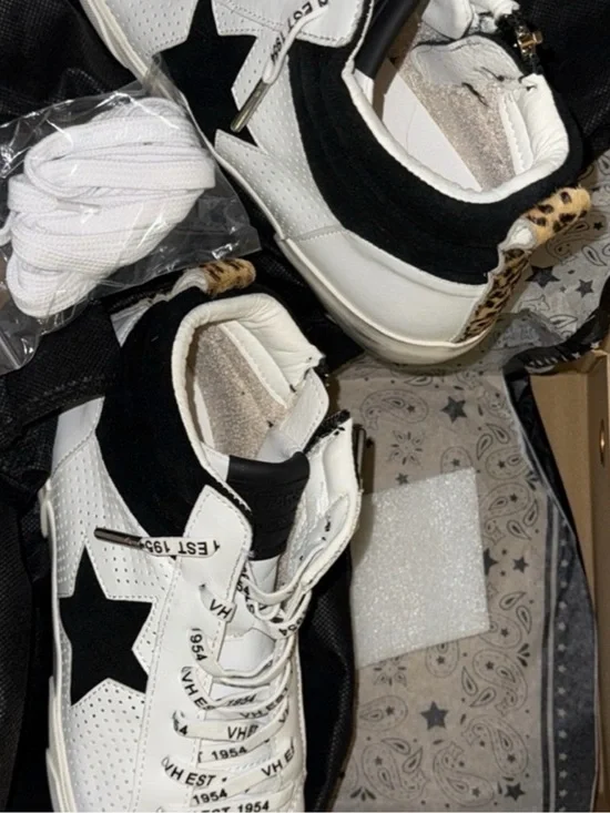 Vintage Havana White Sneakers with Black Stripe - Picture 3 of 5